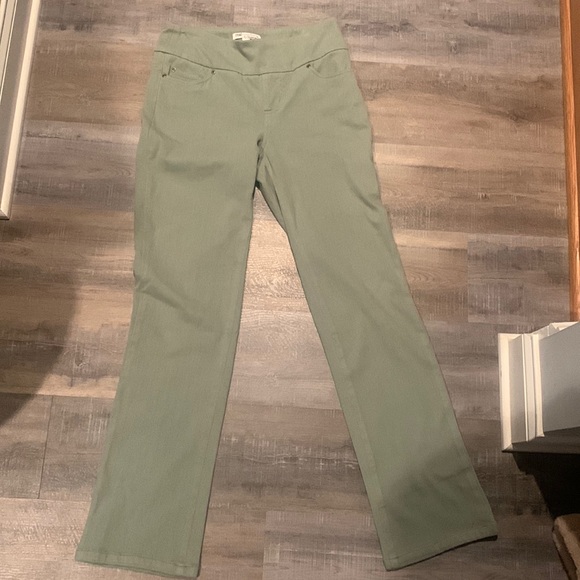 Pants - NWOT green elastic band dress pants